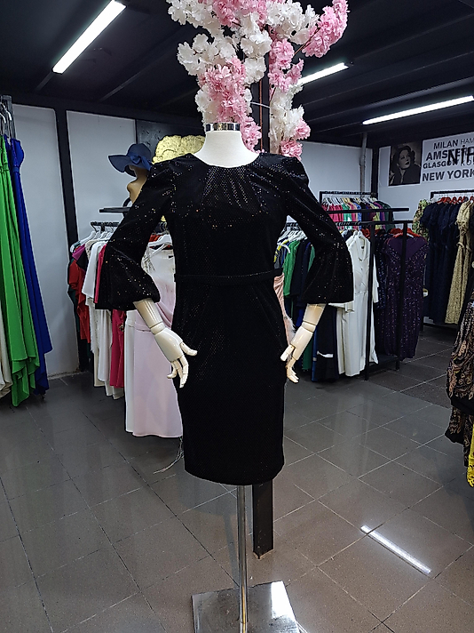 Siyah Kadife Pullu Elbise