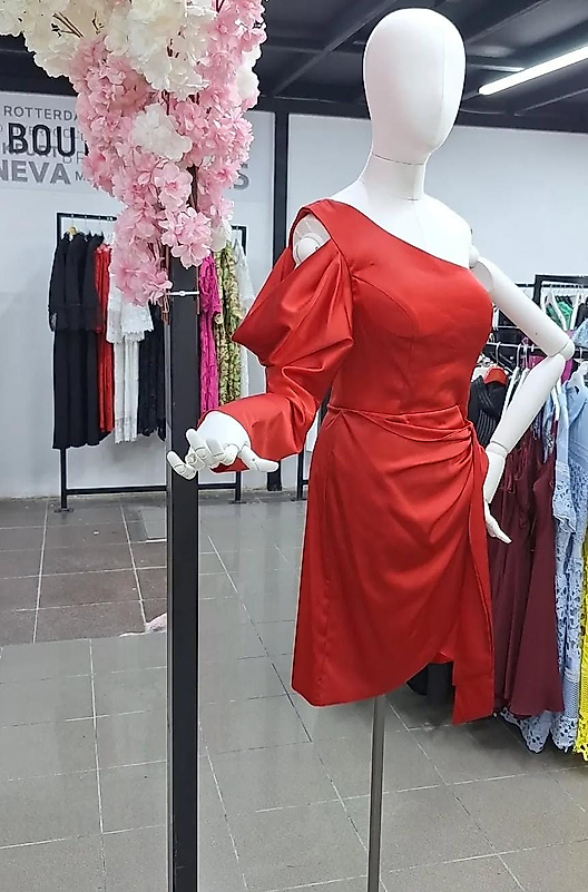 Kırmızı Saten Elbise