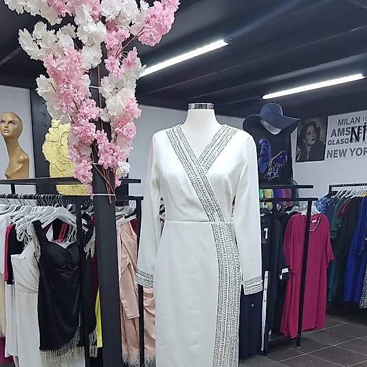 Beyaz Taşlı Elbise